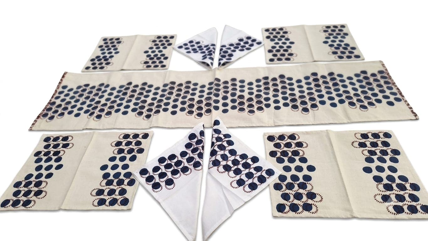Cotton Dot Table Runner Set in Off-white / Navy blue / Maroon, Geometric — Dot Cluster