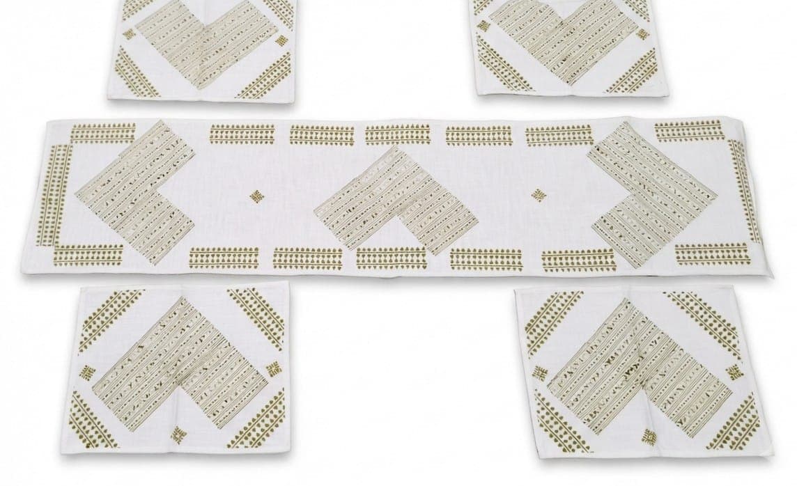 Cotton Chevron Border Table Runner Set in Off-white / Olive green, Geometric — Chevron & Border
