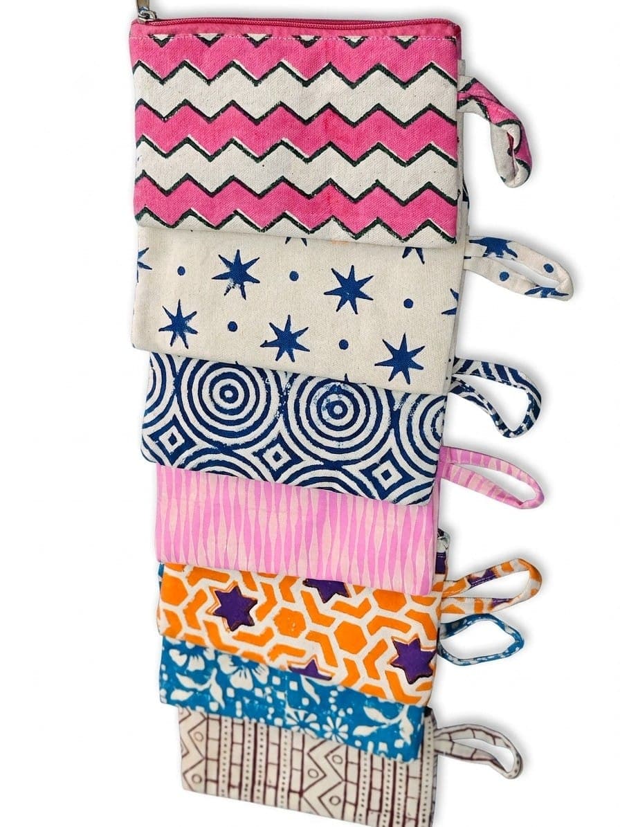 Block-Print Mobile / Cash Wallet in off-white / multicolour
