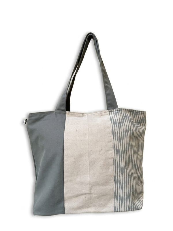 Geometric Print Tote Bag in Off-white / Grey, Geometric pattern
