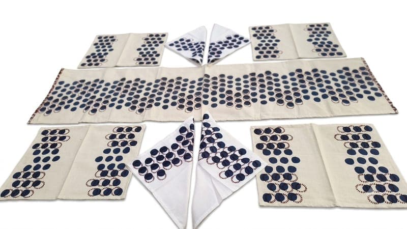 Cotton Dot Table Runner Set in Off-white / Navy blue / Maroon, Geometric — Dot Cluster