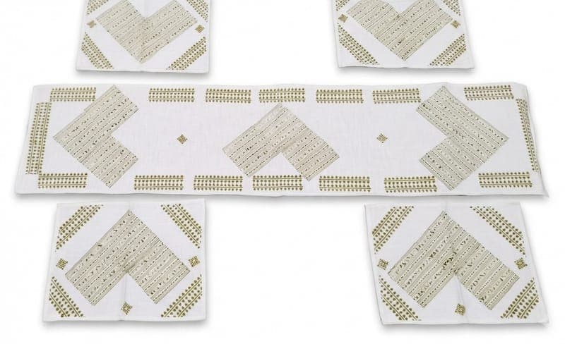 Cotton Chevron Border Table Runner Set in Off-white / Olive green, Geometric — Chevron & Border